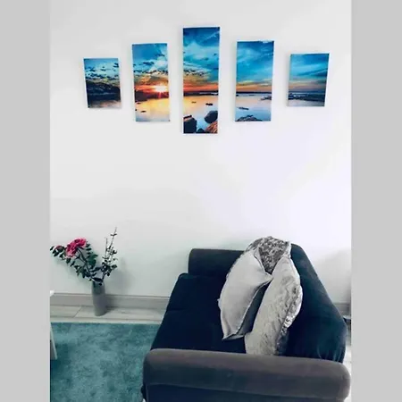 Fuchsia Tranquil Modern Seaside On The Wild Atlantic Way غالواي