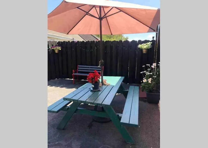 Апартаменты Fuchsia Tranquil Modern Seaside On The Wild Atlantic Way