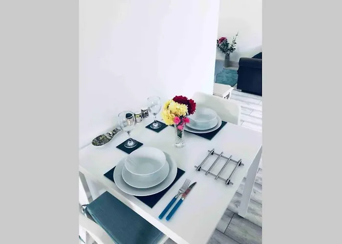 Fuchsia Tranquil Modern Seaside On The Wild Atlantic Way Голуэй