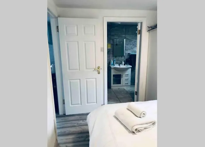 Fuchsia Tranquil Modern Seaside On The Wild Atlantic Way Голуэй