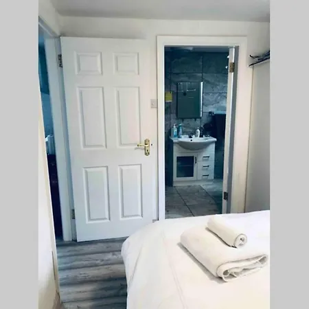 Fuchsia Tranquil Modern Seaside On The Wild Atlantic Way 戈尔韦